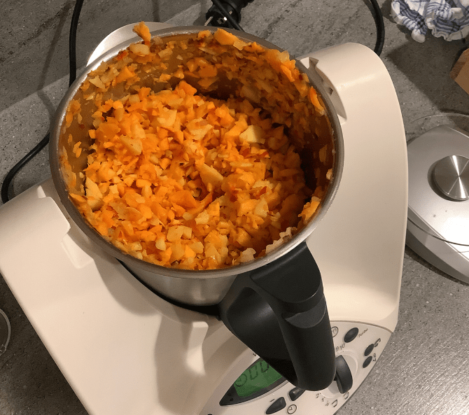Wir haben Kürbissuppe gekocht - Aktionen und Projekte - Kath ...